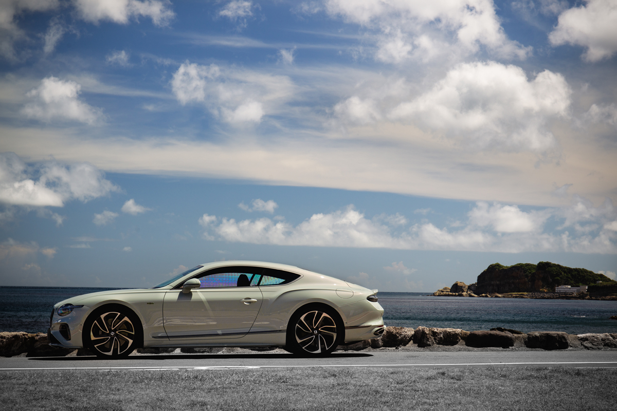 4,895mm車長和雙門設計讓Continental GT Speed在大氣與緊緻間取得完美平衡。
