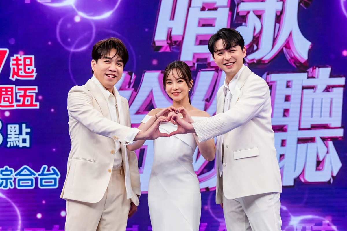 【車勢星聞】許志豪、杜忻恬、李子森主持《唱歌給你聽》。（圖：中天綜合台提供） 