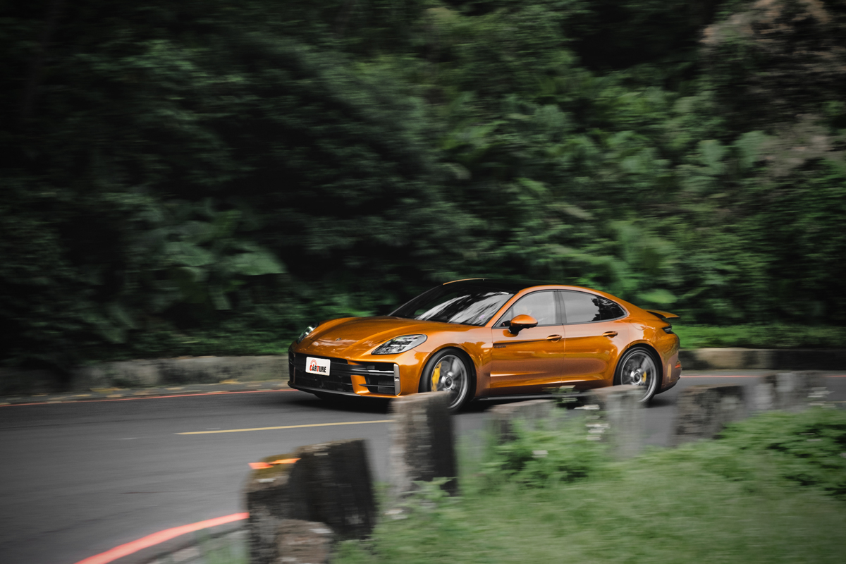 若想慢遊Panamera Turbo E-Hybrid有E-Power模式，提供91公里純電行駛里程與140km/h極速。