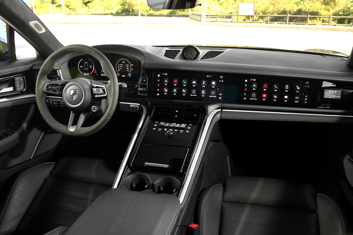Panamera Turbo E-Hybrid標配項目已非常豐富。