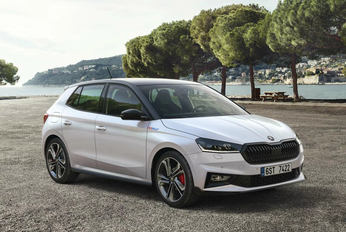 Fabia 130延續Monte Carlo的運動風格，並進一步強化細節。無論選擇哪種車色，都標配黑色車頂、後視鏡與A、B柱。