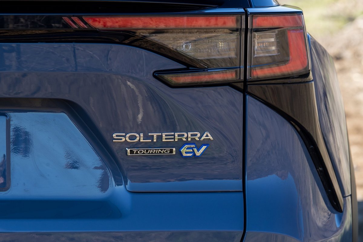 美國有10位Solterra與bZ4X車主表示車輛12V電池很常沒電，就算換新電池也很快就會沒電。
