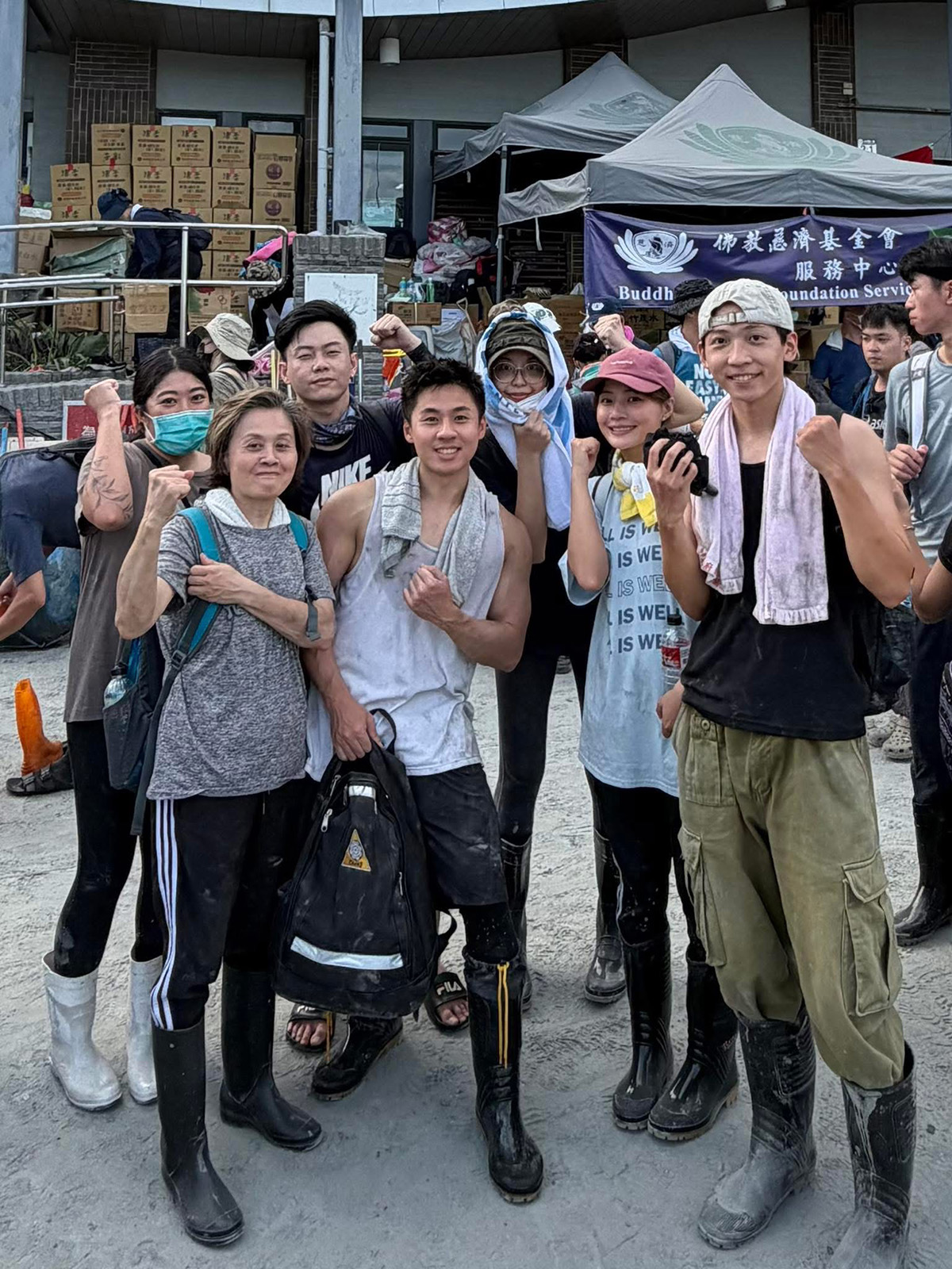 【車勢星聞】 雲朵姐姐(右二)與朋友一起到花蓮當志工。照片提供/雲朵姐姐