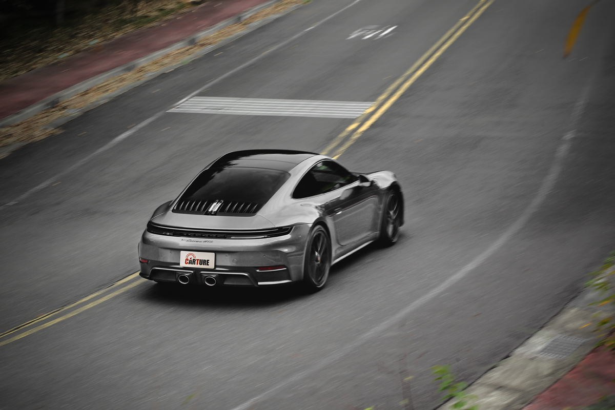 小改911 Carrera GTS搭載3.6升水平對臥六缸渦輪引擎+T-Hybrid油電系統,動力也提升至541ps/62.2kgm。
