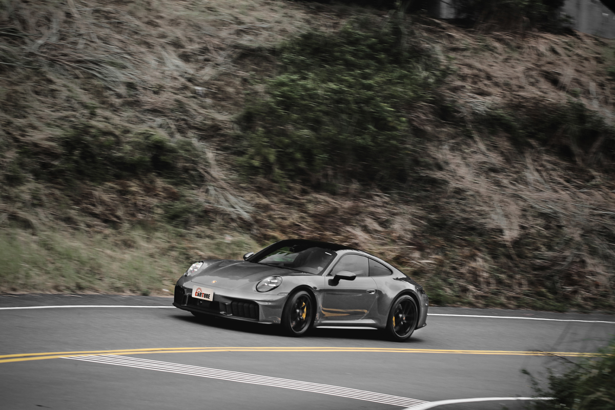 小改911 Carrera GTS車重雖增加50公斤,但馬力重量比則比前代更好。