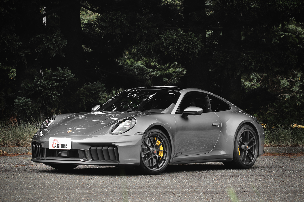 小改911 Carrera GTS車頭氣壩改採主動式直列格柵。
