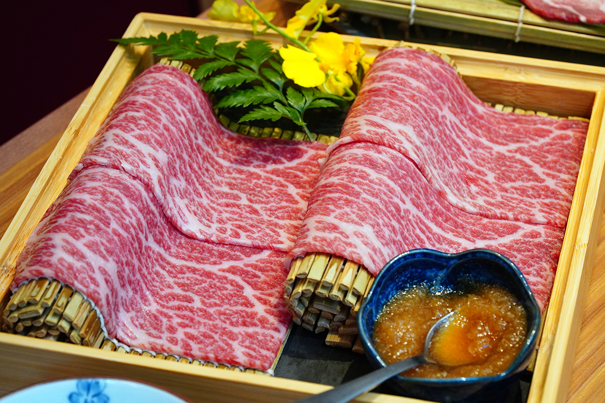 赤虎燒肉跨足新北試營運，日本當紅吃法融入昆布牛排、壽喜燒。（示意圖：品牌提供）