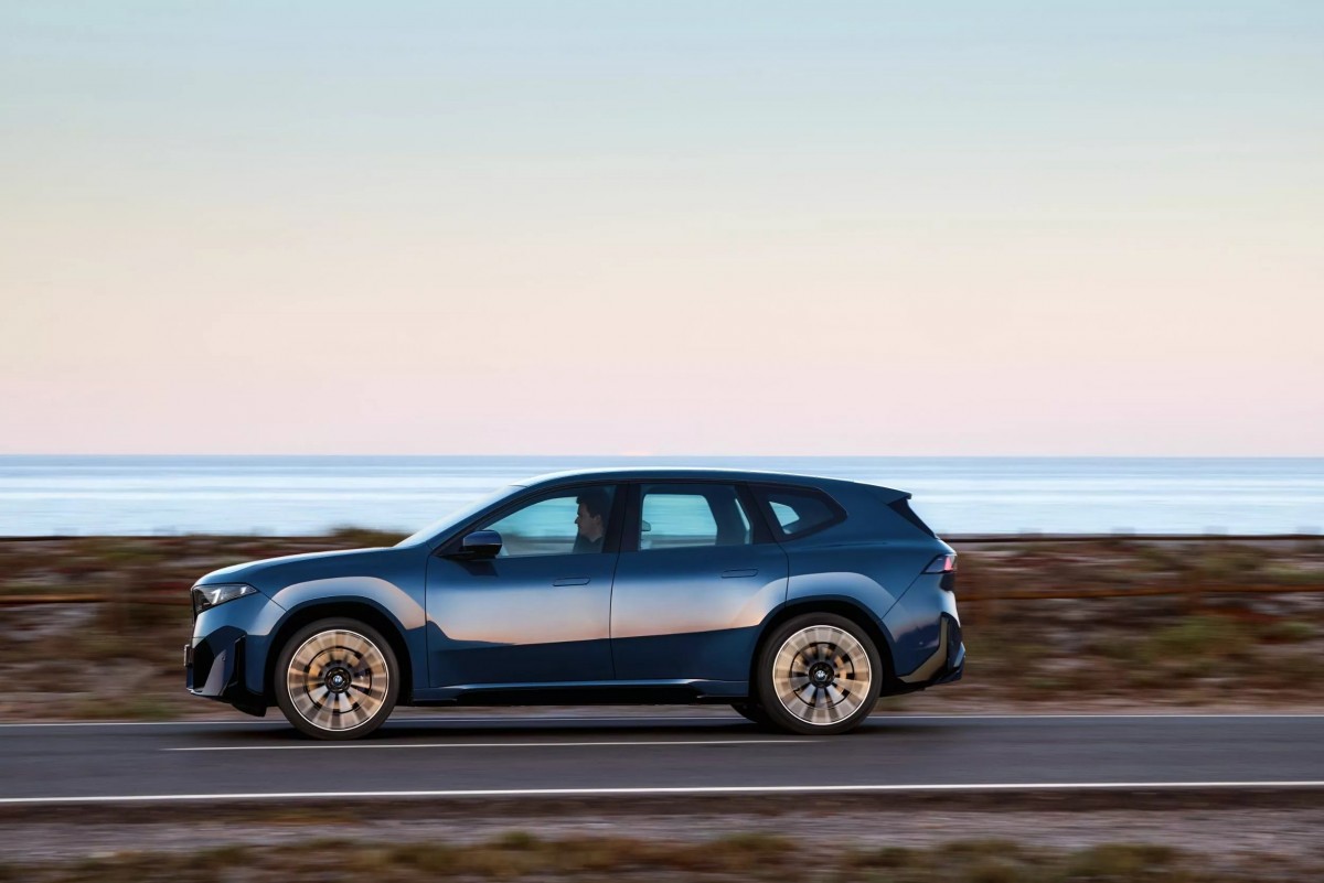 自2025年9月慕尼黑車展亮相以來,不到六週的時間內,BMW就接獲超過3,000張訂單,這讓原廠高層也直言超出預期,供應鏈恐怕無法在短期內滿足需求。