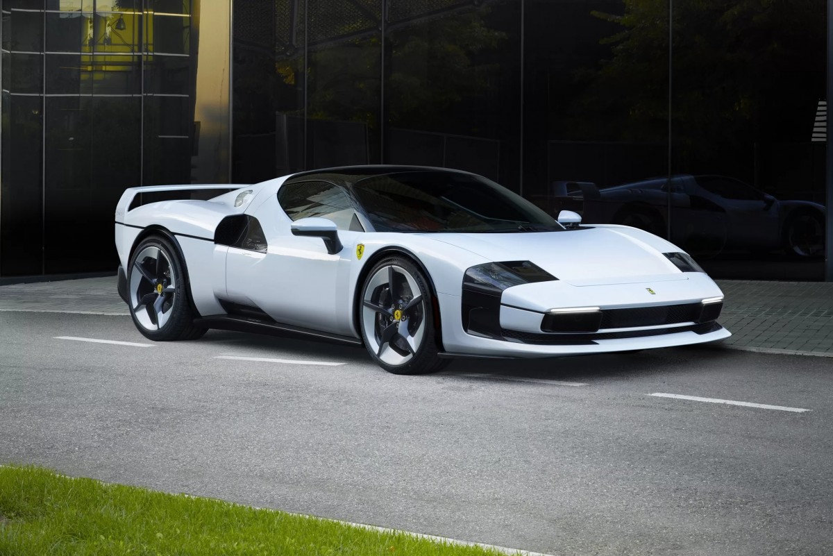 法拉利最新推出的一輛特製車型SC40，透過「Special Projects」計劃由Ferrari設計中心為一位神祕且尊貴的客戶打造。
