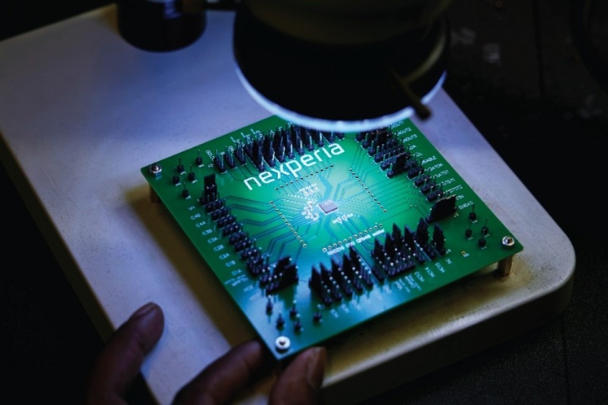 荷蘭晶片製造商Nexperia捲入美中貿易衝突的漩渦,全球汽車產業恐怕再次陷入晶片荒。
