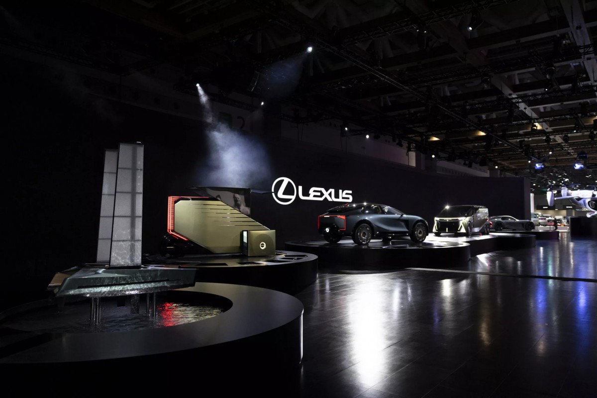 除了LS Concept，Lexus同步展出LS Coupe Concept以及LS Micro Concept。