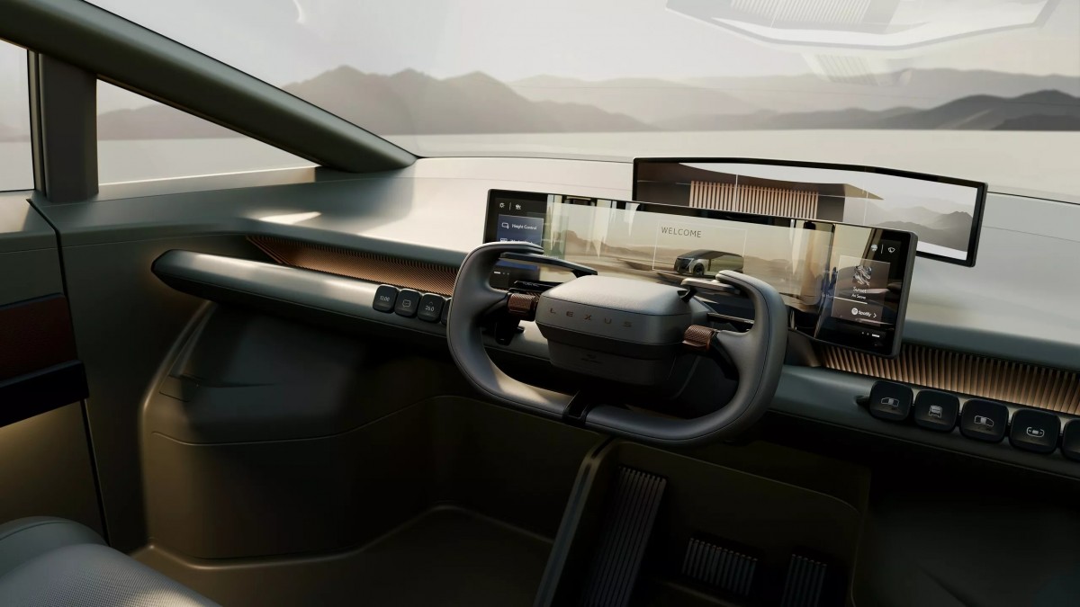 新世代車款配備類似F1的方向盤，並且有著雙層儀表設計。