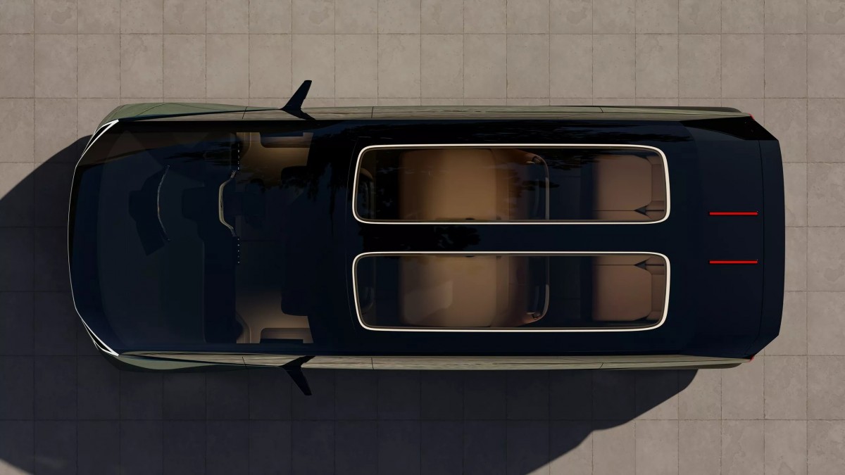 玻璃車頂的設定也相當特別，也讓內部空間感受更加開闊。