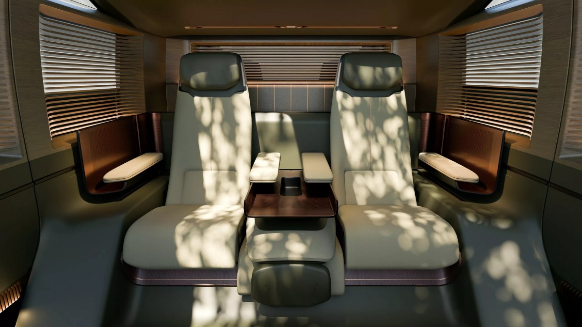 兩組仿商務艙設計的座椅，配合百葉窗造型的側窗設計，營造出寧靜且私密的乘坐氛圍。