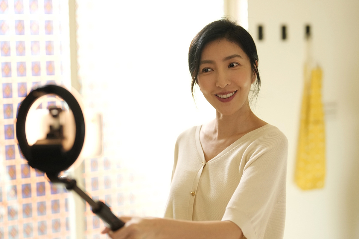 【車勢星聞】《看看你有多愛我》楊謹華扮網紅媽媽過戲癮。(圖:八大電視提供)