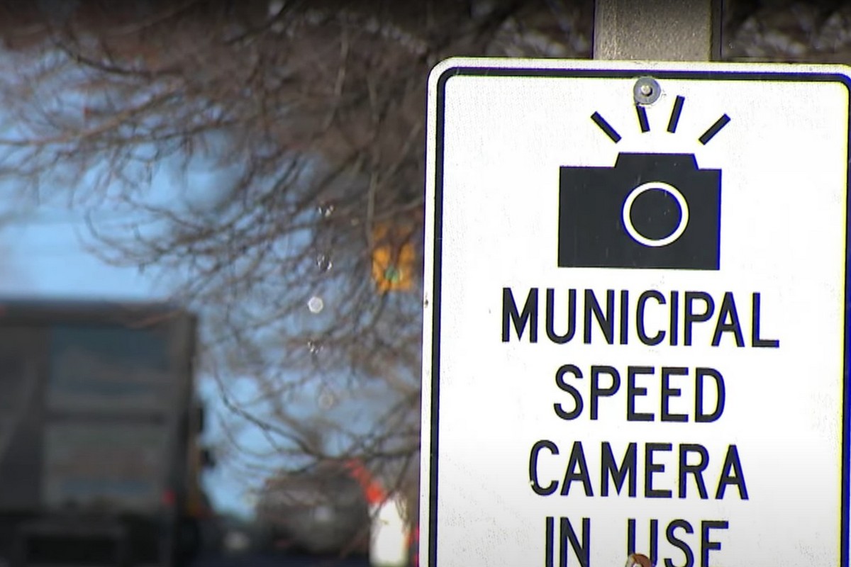 駕駛看到警示牌就會降低車速，但過了又會回到原先速度。