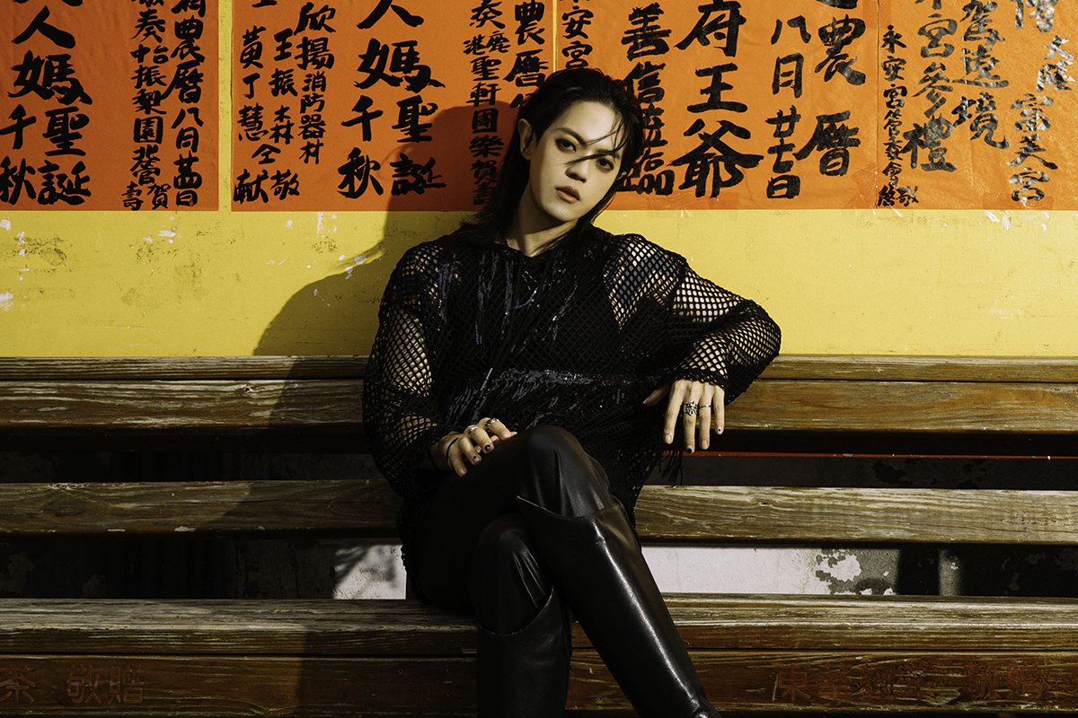 【車勢星聞】林頤原全新台語單曲《我毋驚》唱出「恐懼是現實、勇敢是選擇」信念。（圖：華納音樂提供） 