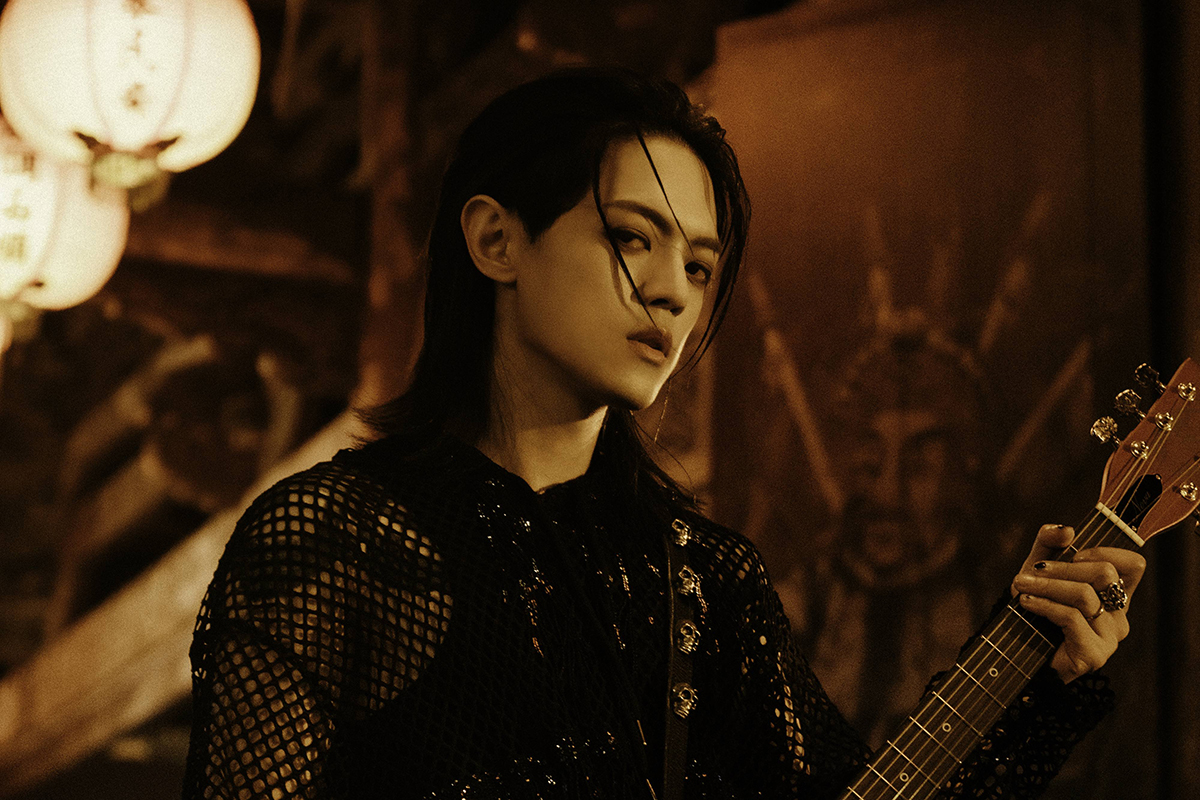 【車勢星聞】林頤原全新台語單曲《我毋驚》唱出「恐懼是現實、勇敢是選擇」信念。（圖：華納音樂提供） 