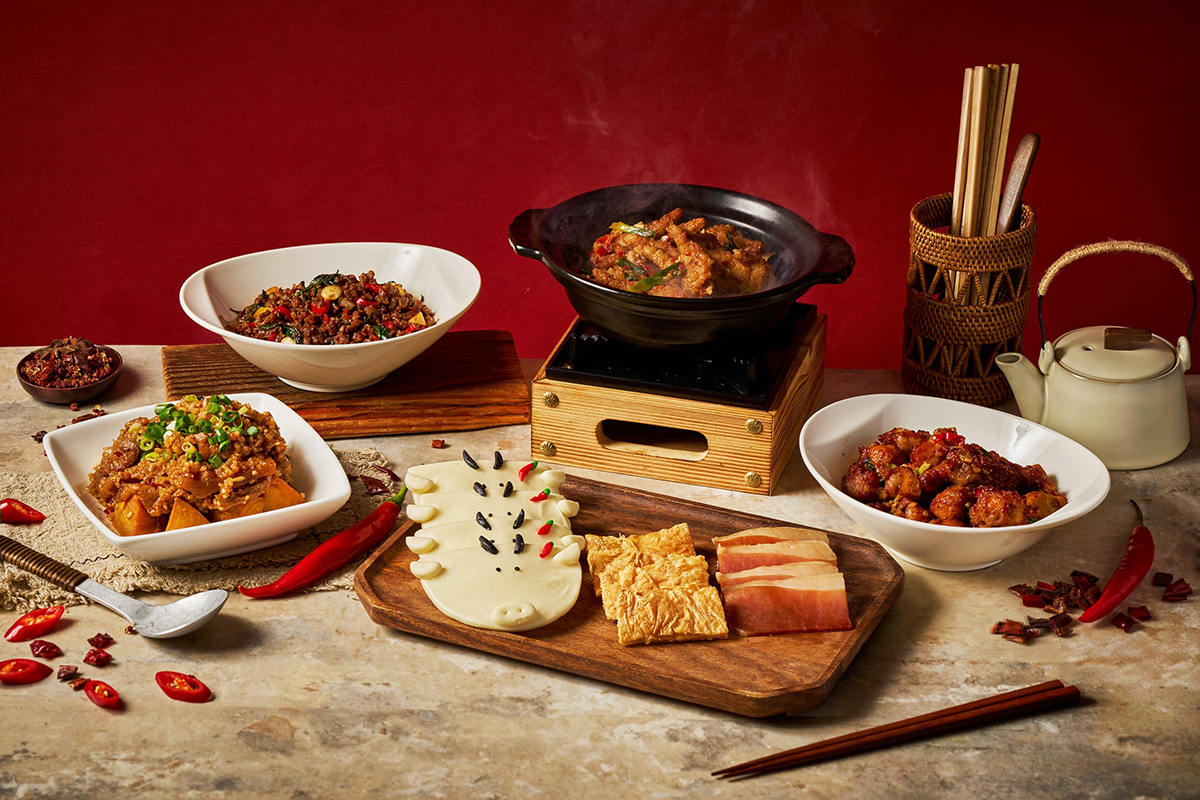 「炒湘湘」新莊宏匯店推出6大新品，限量滿額送GooDonut甜甜圈。（示意圖：品牌提供）