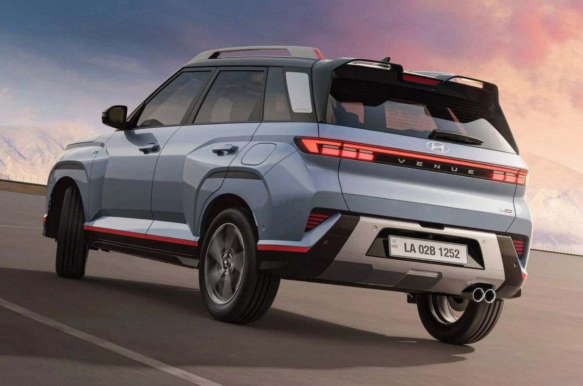 尾部搭載更具跑格的擴散器與雙出排氣尾管，展現與一般車款截然不同的造型。