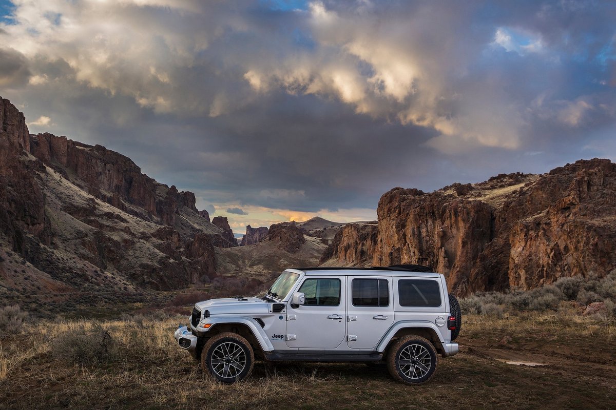 Wrangler 4xe發生更新UConnect卻導致高速行駛時動力降低甚至完全失去動力情況。