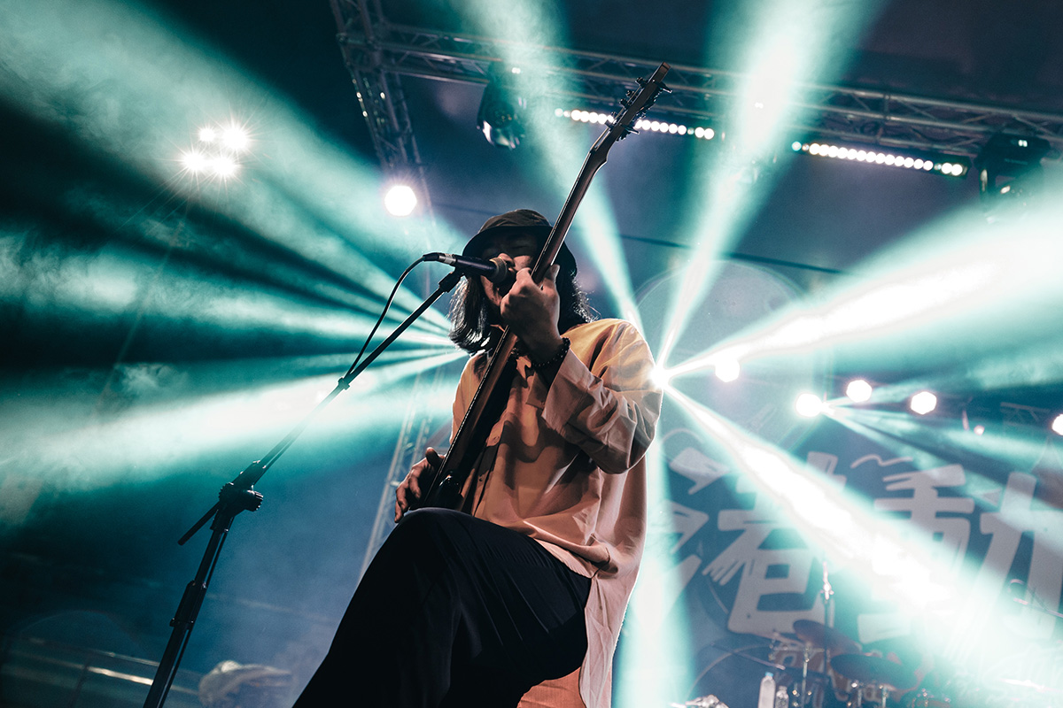 【車勢星聞】固定客貝斯手大君〈照片來源：歪的音樂〉