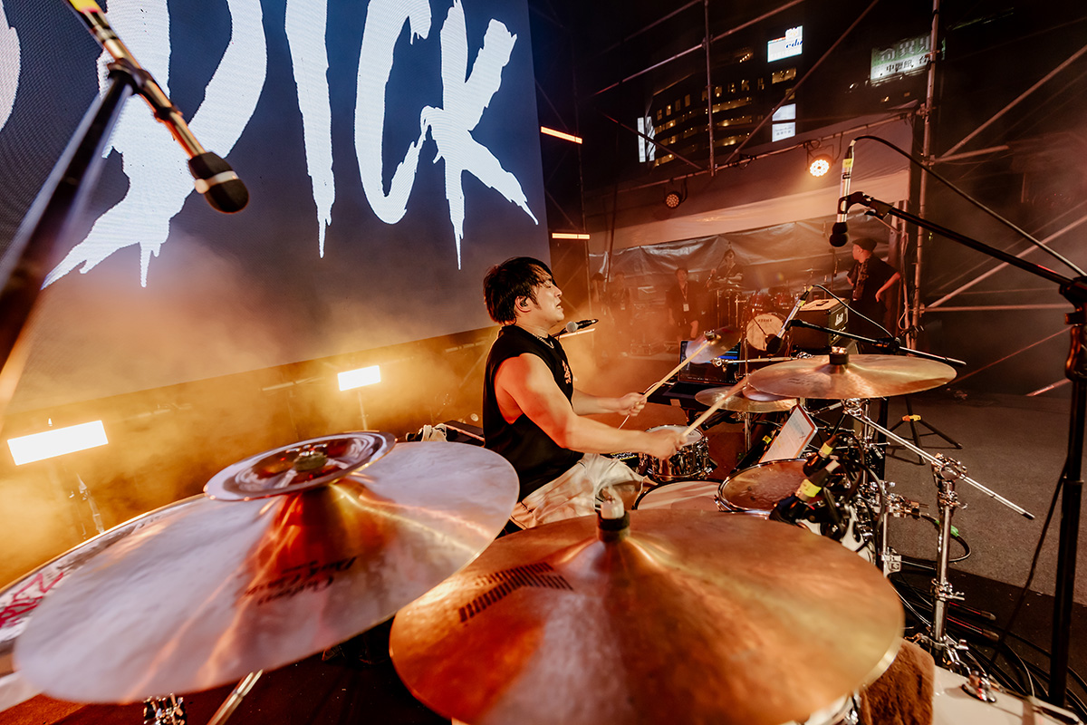 【車勢星聞】固定客鼓手小育〈照片來源：歪的音樂〉