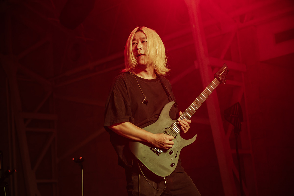 【車勢星聞】固定客吉他手蚊子〈照片來源：歪的音樂〉