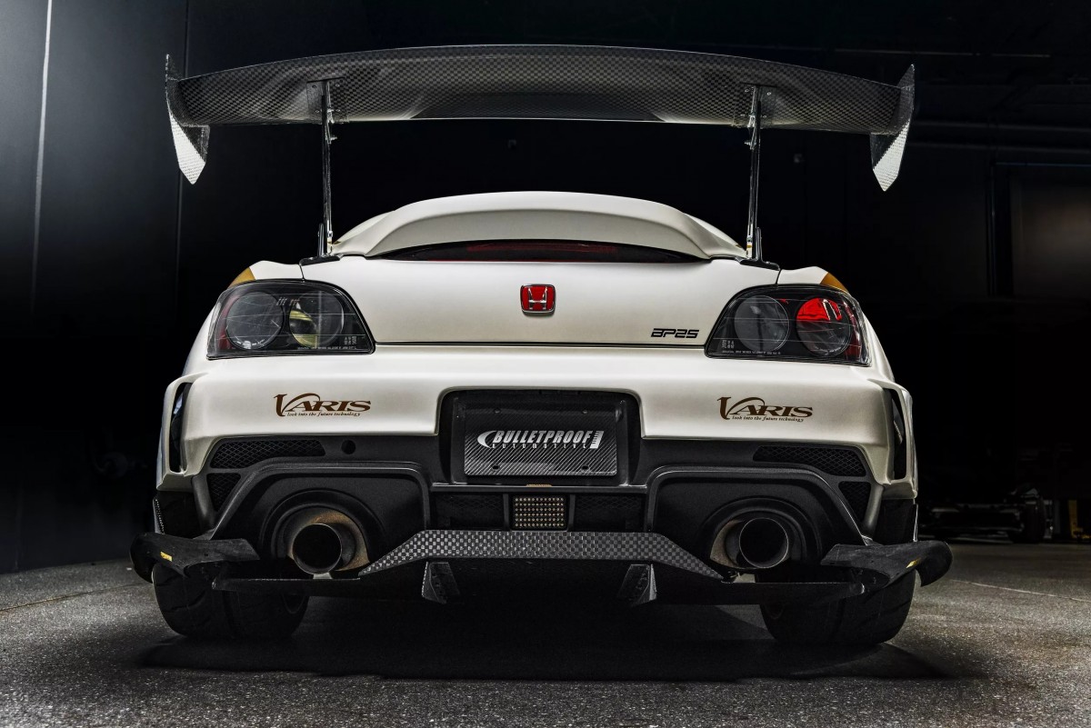 排氣系統則選用Amuse鈦合金頭段與70mm雙出式鈦合金排氣尾管，提升聲浪質感與動力輸出表現。