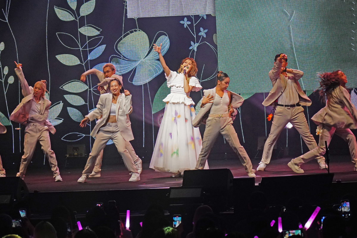 【車勢星聞】影音／曾沛慈《關於愛這件事》宛如仙女從天而降北流開唱。（圖：車勢星聞）