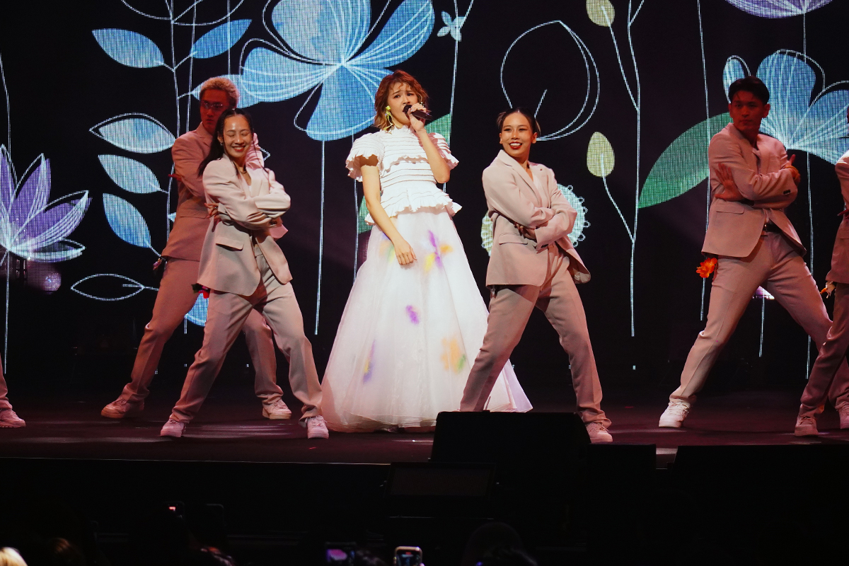 【車勢星聞】影音／曾沛慈《關於愛這件事》宛如仙女從天而降北流開唱。（圖：車勢星聞）