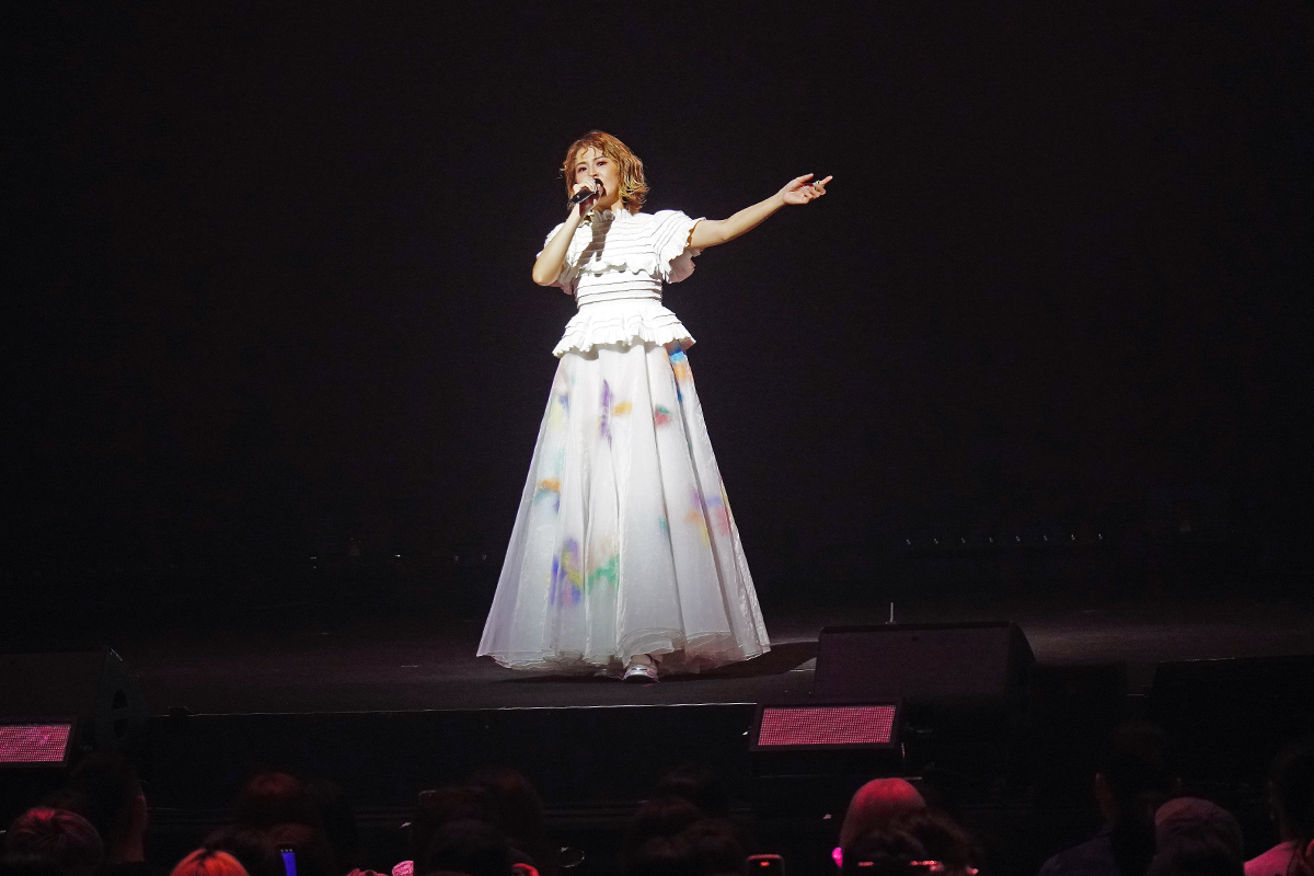 【車勢星聞】影音／曾沛慈《關於愛這件事》宛如仙女從天而降北流開唱。（圖：車勢星聞）