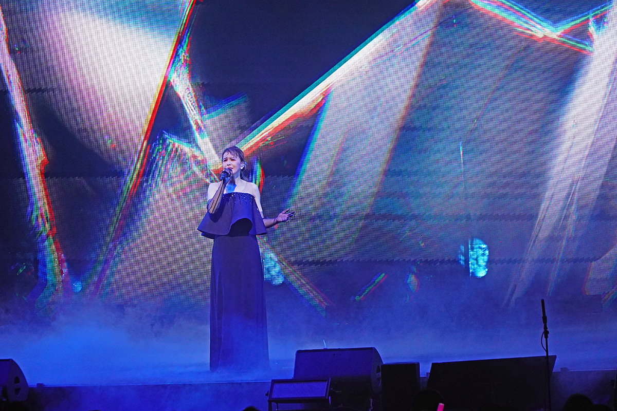 【車勢星聞】影音／曾沛慈《關於愛這件事》宛如仙女從天而降北流開唱。（圖：車勢星聞）