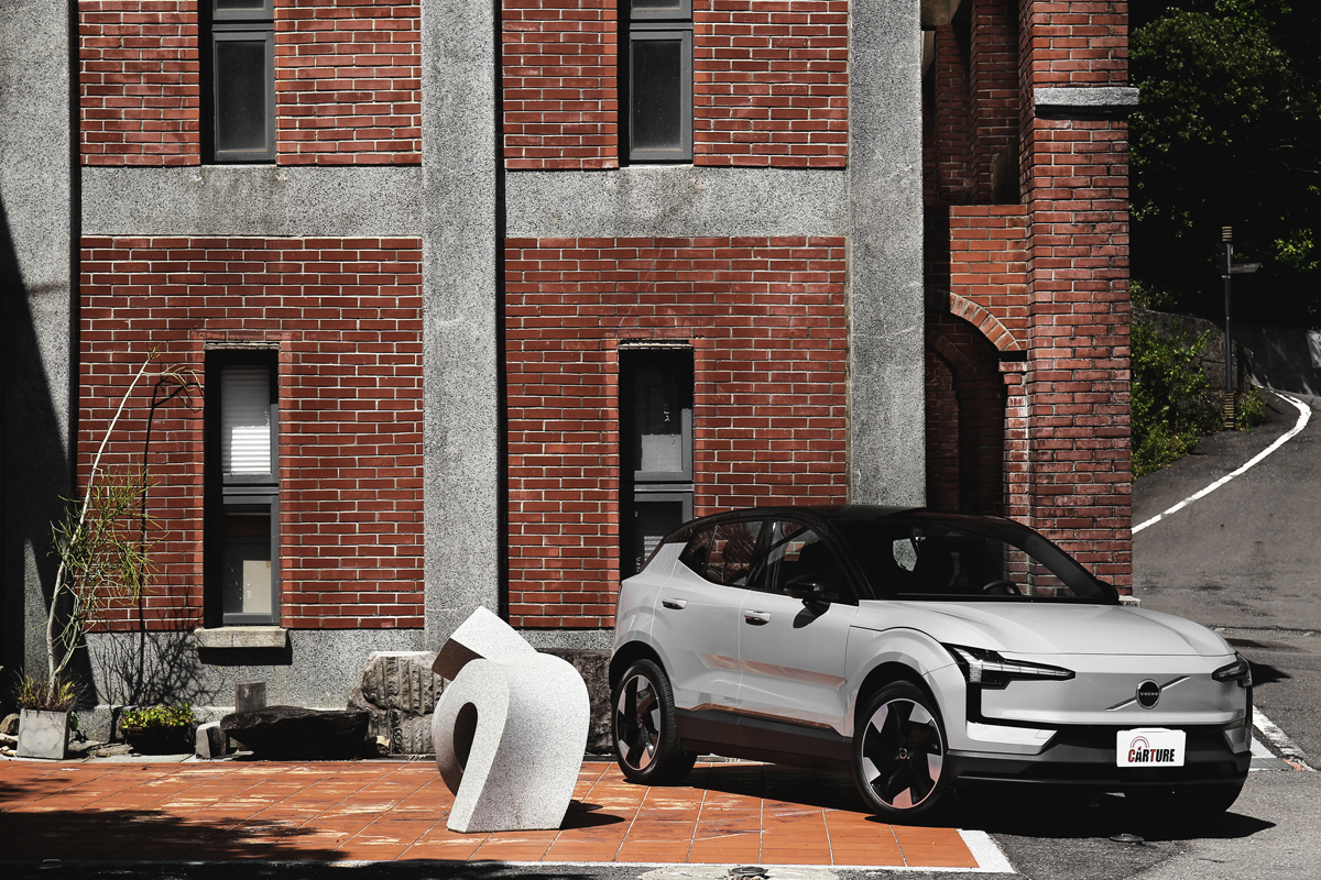 開過EX30 Plus之後反而覺得更好開，配備與續航也相當齊全和實用。