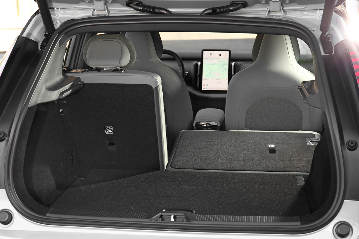 行李廂具有318～1,000容積，下方也有規劃收納空間。