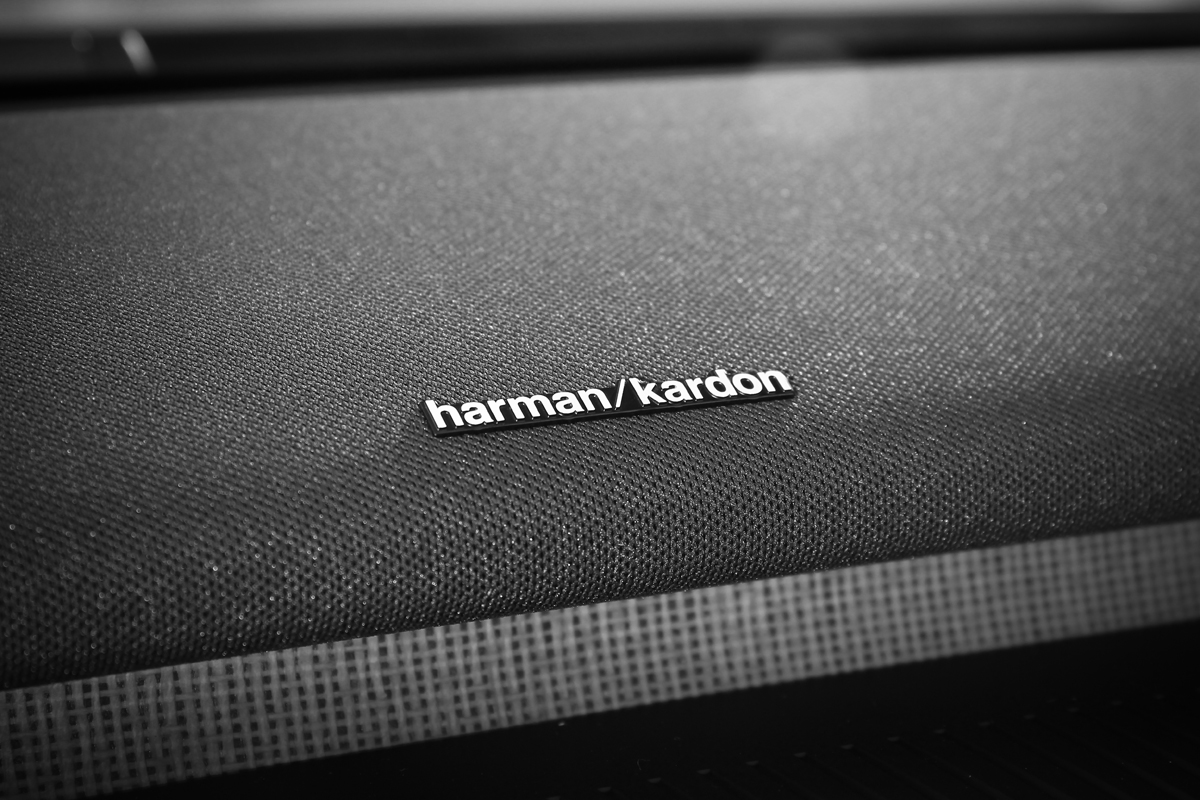 配備Harman Kardon和9支揚聲器。