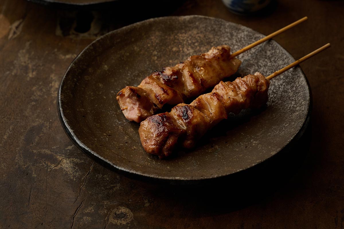 inari Izakaya現代居酒屋「福岡之夜・雞肉酒場 by Shun」重現道地九州風情。（示意圖：品牌提供）