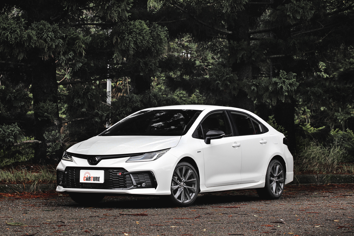 Corolla Altis Hybrid GR Sport於新年式回歸了。