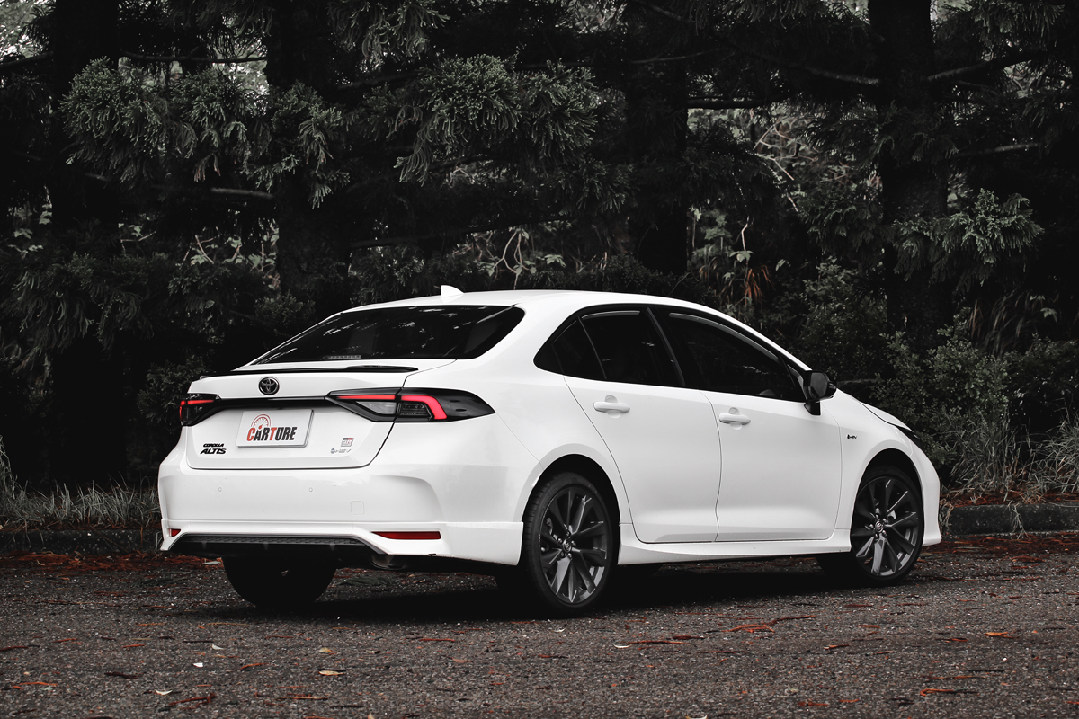Corolla Altis Hybrid GR Sport外觀和汽油GR Sport相同，和一般Corolla Altis相比更具運動樣貌。