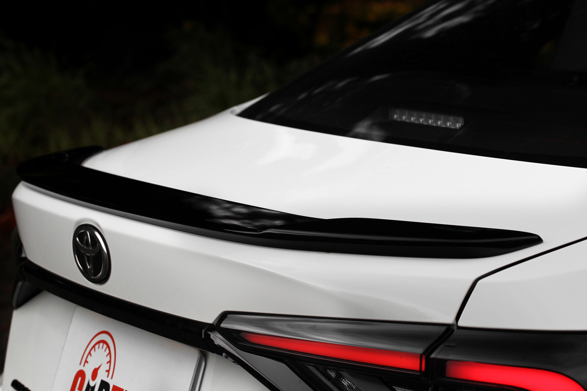 黑色尾翼進一步突顯GR Sport身分。