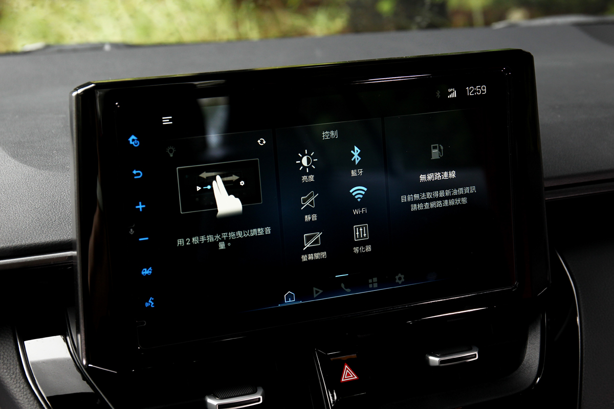 配備9吋中控螢幕，並支援無線Apple CarPlay/Android Auto連接。