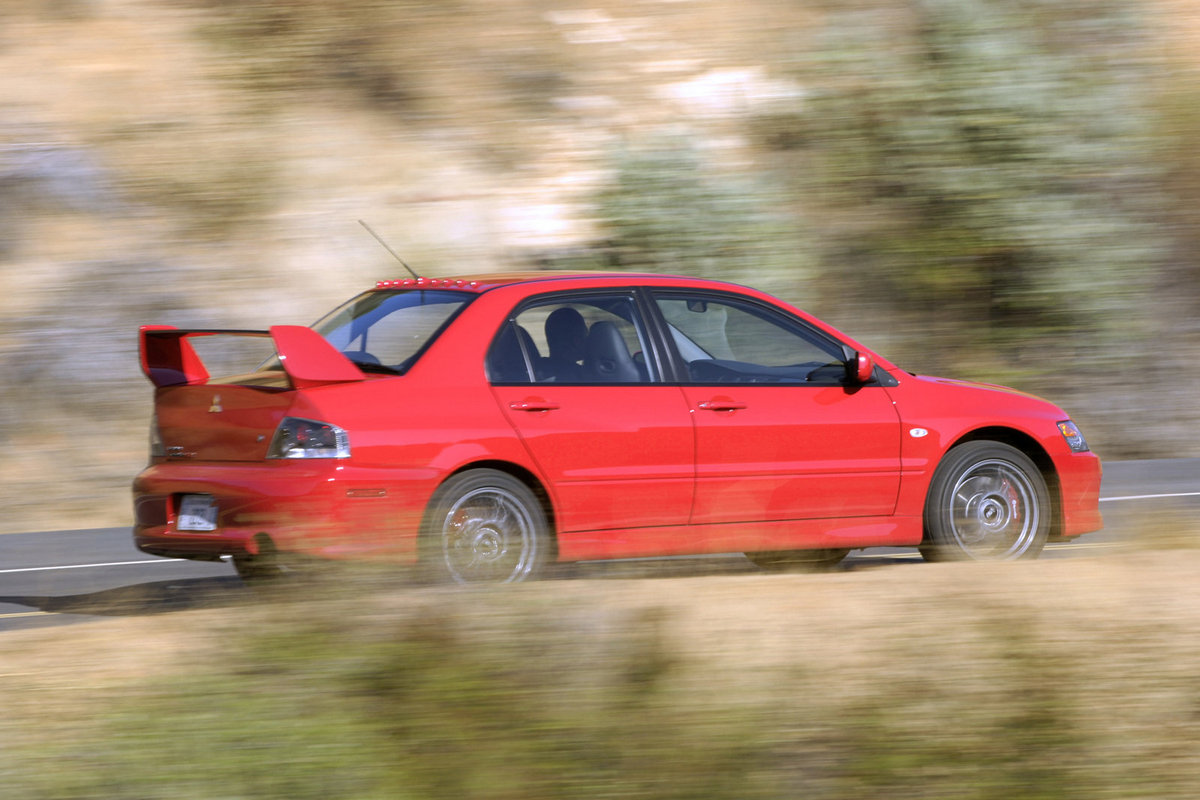 「不怕奔馳寶馬法拉利就怕三菱帶尾翼」一說來形容Lancer EVO的強。Mitsubishi工程師表示對於推出新世代Lancer EVO仍是想要實現的夢想。