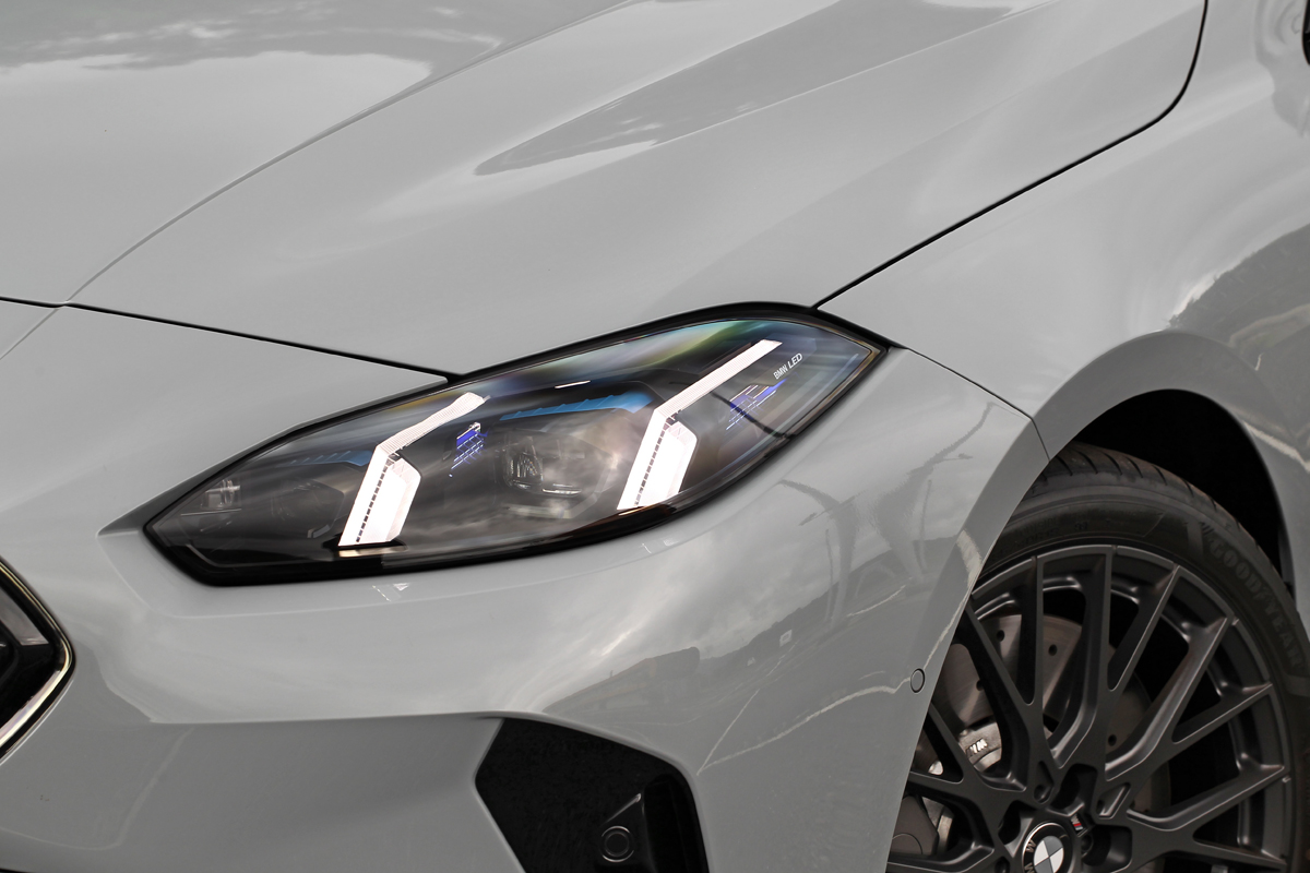 配備光型變化智慧LED頭燈。