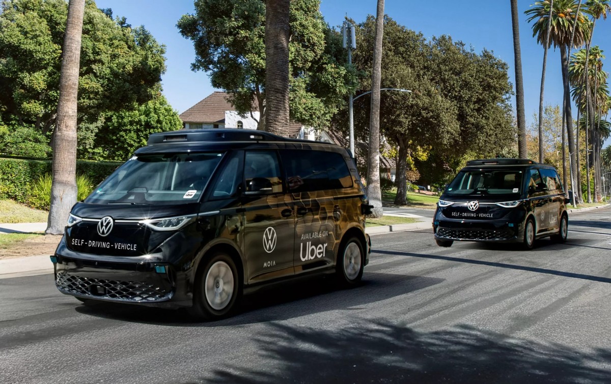 自動駕駛車輛在未來會越來越多，而新增了「白燈」，將可以讓路口的使用效率更高。