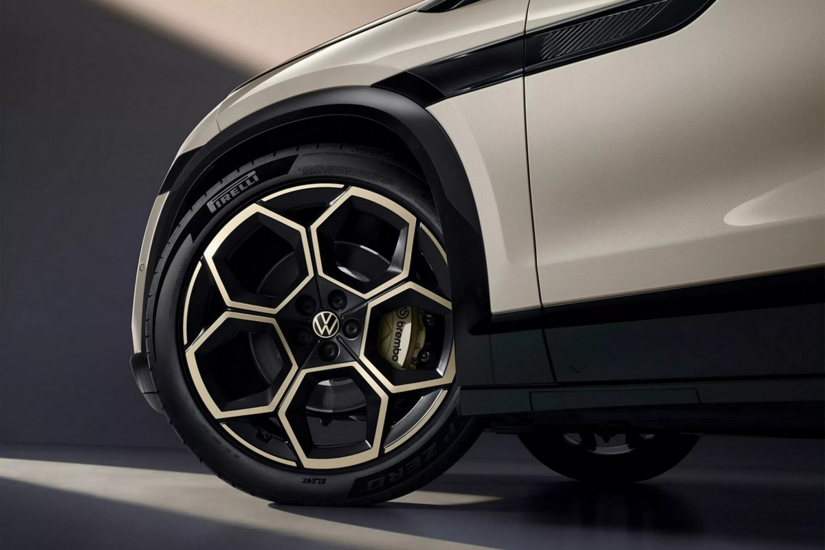 採用Brembo卡鉗配置，提供了優異的制動表現。