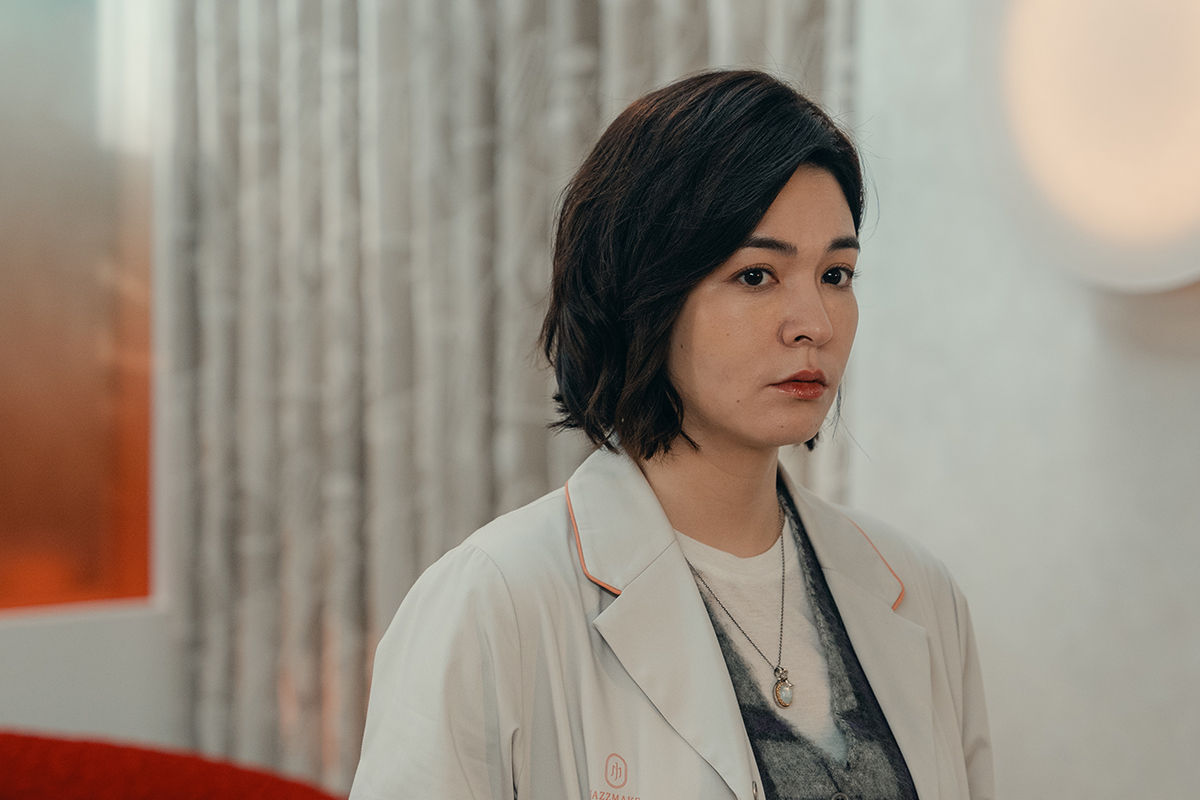 【車勢星聞】《整形過後》公開美的五大文明病！「浮肋、假體、滿足想像」直指當代變美渴望。（圖：六魚文創提供） 