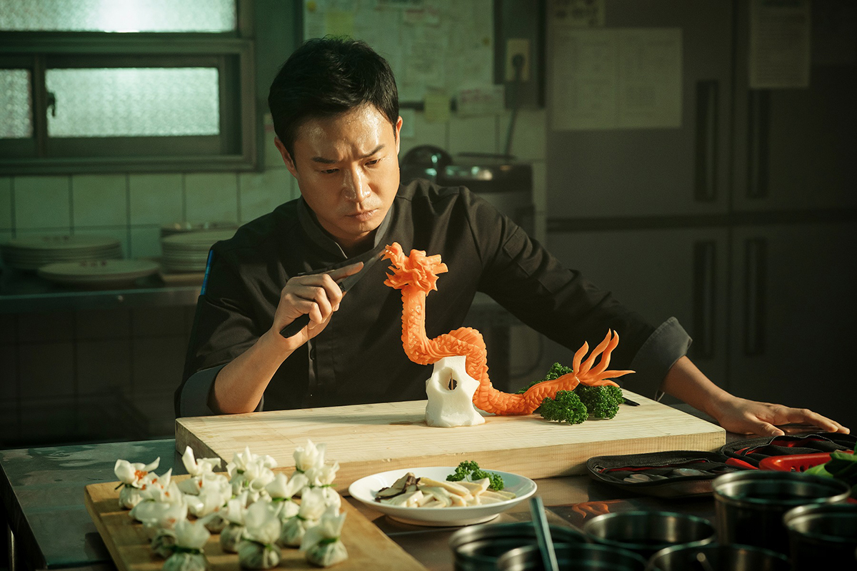 【車勢星聞】趙宇鎮為《誰想當老大》求師《黑白大廚》練廚藝。（圖：采昌國際多媒體提供） 