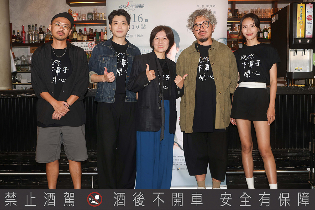 【車勢星聞】01 公視人生劇展《祝你下輩子開心》（左起）製片葉紹威、侯彥西、黃柔閩、導演鍾維恆、演員黃珮琪。〈圖/公視提供〉