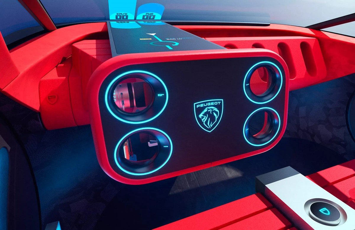 Hypersquare的方形方向盤設計中內嵌四個圓形模組，整合多項車輛控制功能，配合線控轉向技術，讓駕駛者在低速時能以更小的轉幅操控車輛。