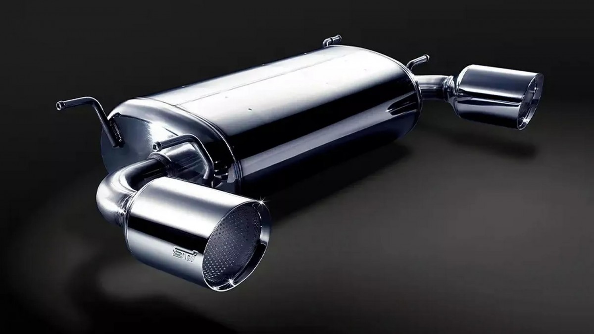 排氣系統升級為大口徑運動型尾管，強化聲浪與排氣效率。